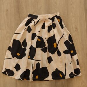 ALYSI 100% silk skirt floral beige black ITALY print fun vacation beachy design